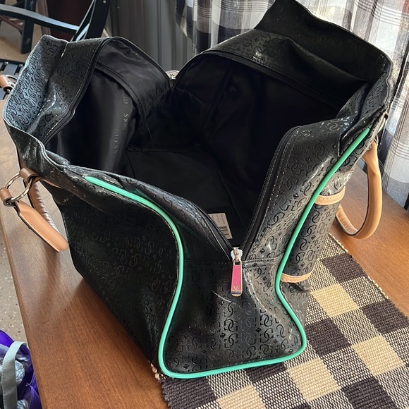 GUESS duffle/purse - Picture 5 of 11
